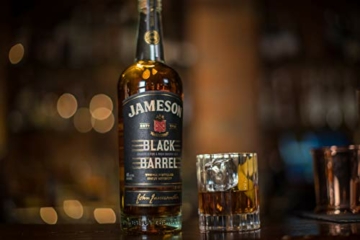 jameson-black-barrel-irish-whiskey-blended-irish-whiskey-mit-jameson-single-irish-pot-still-whiskeys-und-seltenem-grain-whiskey-1-x-07-l-4