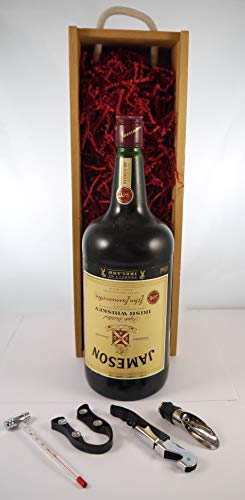 jameson-irish-whiskey-1980s-bottling-1-5-litre-bar-dispenser-bottle-in-einer-geschenkbox-da-zu-4-weinaccessoires-1-x-1500ml-1